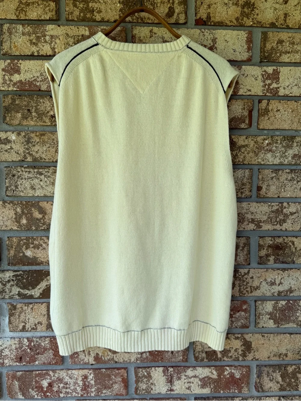 Tommy Hilfiger Vintage Sweater Vest V-Neck Men’s Size XL Beautiful Condition!